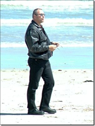 2004-09-26_beach_guy